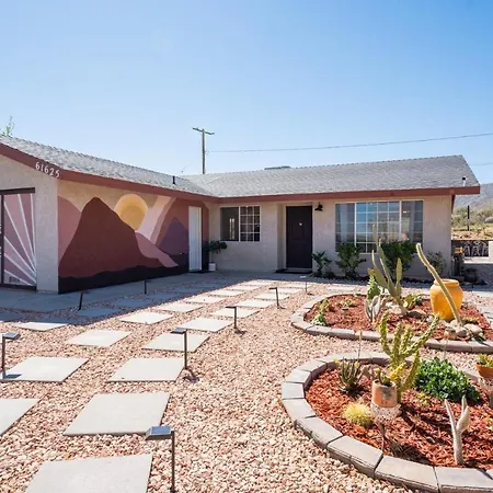 Hot Tub, Games, King Bed, Fire Pit, Bbq Grill, Minutes From National Park And Views Villa
